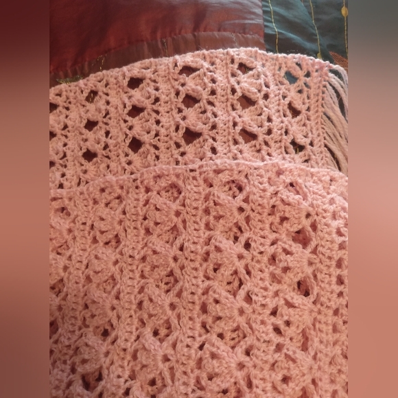 Women's New Pink Wool Blend Handmade Crocheted Shawl Size 14X88 Inches - Picture 6 of 10